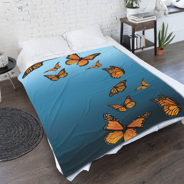 Blue Ombre Monarch Butterflies Fleecedecke (Von Creator hochgeladen)
