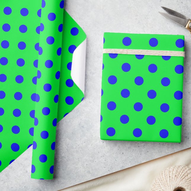 Blue On Green Polka Dots Pattern Design  Geschenkpapier (Von Creator hochgeladen)