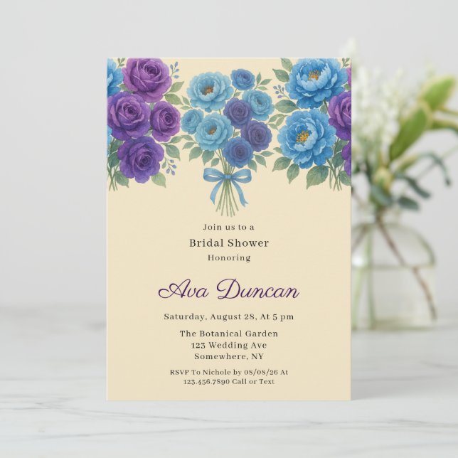 Blue Peony & Fig Lila Rose Brautparty Einladung (Stehend Vorderseite)