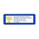 Blue Personalisiert Menorah HANUKKAH Rücksendeadre<br><div class="desc">Stilvolle,  blaue Menorah-RÜCKSENDEADRESSEN-AUFKLEBER,  die goldfarbene Menorah auf blauem Hintergrund mit einem silbergrauen Stern von David-Muster zeigen. Es gibt benutzerdefinierbaren Platzhalter-Text,  sodass Sie Ihre persönlichen Daten selbst anpassen können. Ideal für Ihre Hanukkah-Karten und Einladungen. In der HANUKKAH Kollektion von Berean Designs finden Sie passende Schreibwaren und Geschenke.</div>