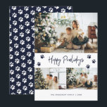 Blue Pet Owner Foto Happy Pawlidays Card Feiertagskarte<br><div class="desc">Moderne blaue Foto Happy Pawlidays-Karte mit drei Fotos mit einem handgeschriebenen Urlaubssalon auf der Vorderseite und einem blauen Hintergrund mit fallendem Schnee und Pfoten auf der Rückseite. Personalisieren Sie diese blaue Urlaubskarte einfach mit Ihren Fotos, Familiennamen und dem Jahr. Diese niedliche Weihnachtskarte kann mit dem Designwerkzeug in jede beliebige Farbe...</div>