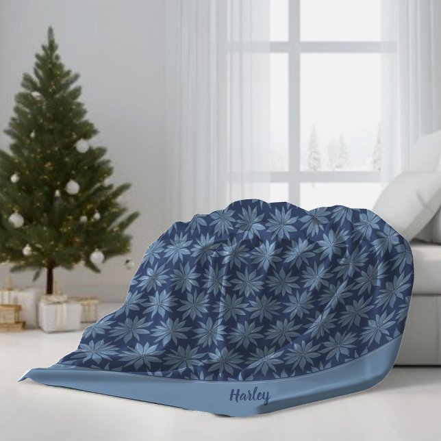 Blue Poinsettia Name Classic Whimsy Christmas Fleecedecke (Von Creator hochgeladen)