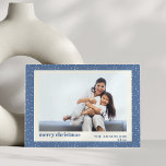 Blue Polka Dot Snow Simple Holiday Foto Card Feiertagskarte<br><div class="desc">Wünschen Sie Freunden und Familie ein frohes Weihnachtsfest mit dieser niedlichen Karte mit einem schlichten blau-weißen Polka Punkt Schneemuster,  personalisiert mit Ihrem Foto,  Gruß und Namen.</div>