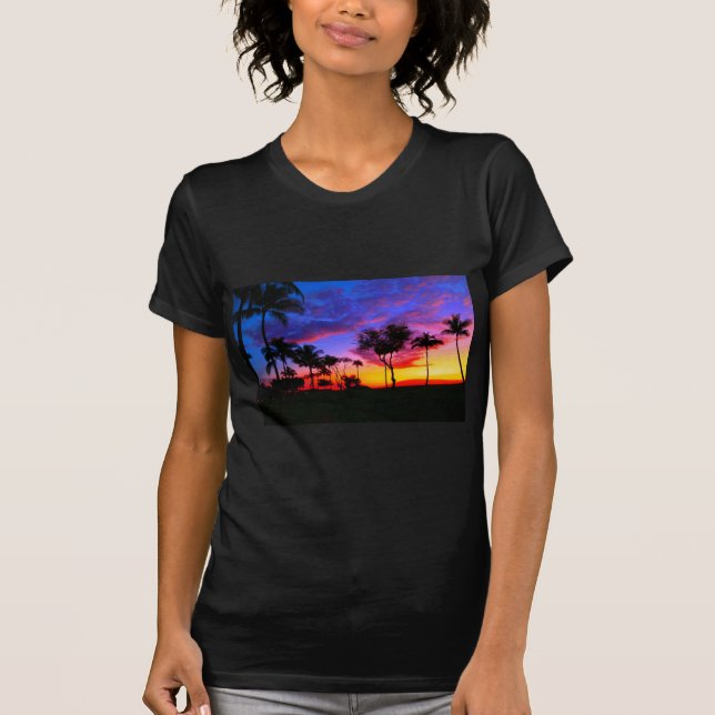 Blue Red Sunset Exotic Hawaiian Beach Palm Bäume T-Shirt (Vorderseite)