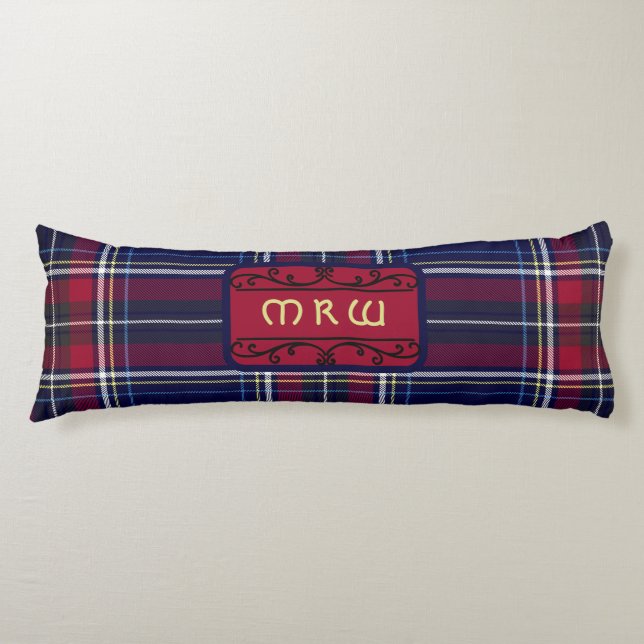 Blue Red Tartan Monogram in Celtic Lion Schriftart Seitenschläferkissen (Vorderseite)