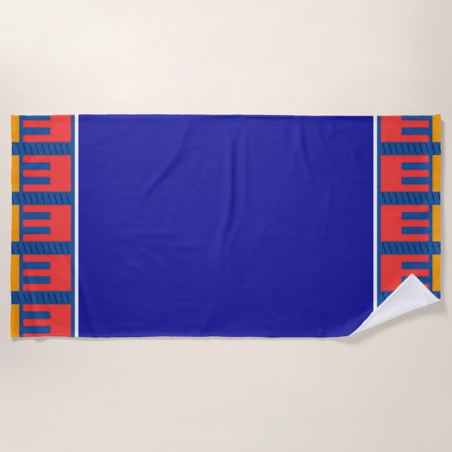 Blue + Red Yellow Geo Trim Beach Handtuch (Vorderseite)