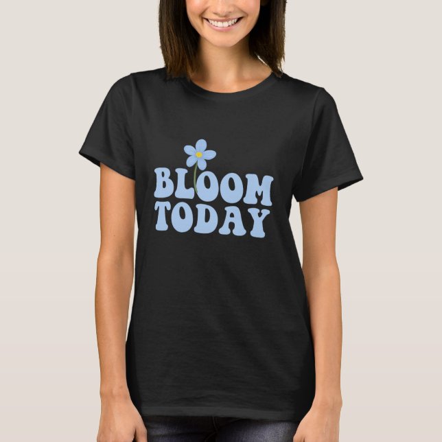 Blue Retro “Bloom Today” Flower Design T-Shirt (Vorderseite)