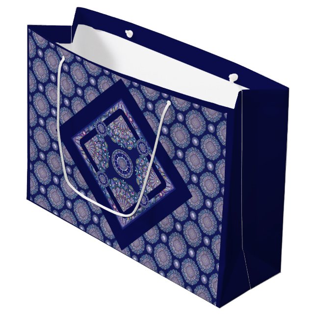 Blue Rosace Große Geschenktüte (Vorderseite Schrägansicht)