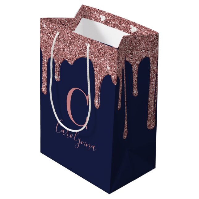 Blue Rose Gold Sparkle Glitzer Tropfen Monogram Mittlere Geschenktüte (Rückseite Schrägansicht)