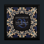 Blue Sapphire Gems Wedding Anniversary Geschenkbox<br><div class="desc">Einzigartiges und stilvolles Spitzendesign in Gold und Saphirblau dekoratives Design - Exquisite und elegante Brauchtum, Jubiläum oder Verlobung präsentiert. Personalisieren Sie sich mit Namen, Jubiläumsdatum und Monogramm oder Zahlen - gemacht in eine wunderbare hölzerne Geschenkboxen, um Schmuckstücke behalten, Schmuckkästchen für Ihre speziellen Kuchen. Ein wunderbares Geschenk - füllen Sie die...</div>