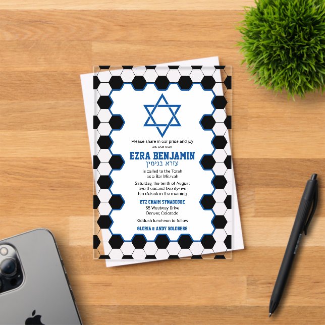 Blue Schwarz-weiß Soccer Ball Bar Mitzvah Acryleinladungen (Insitu (Einladungskarte))