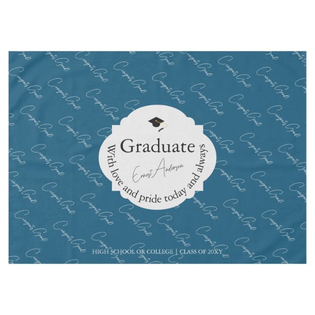 Blue Script Graduate Elegante Moderner Abschluss Tischdecke (Vorderseite (Horizontal))