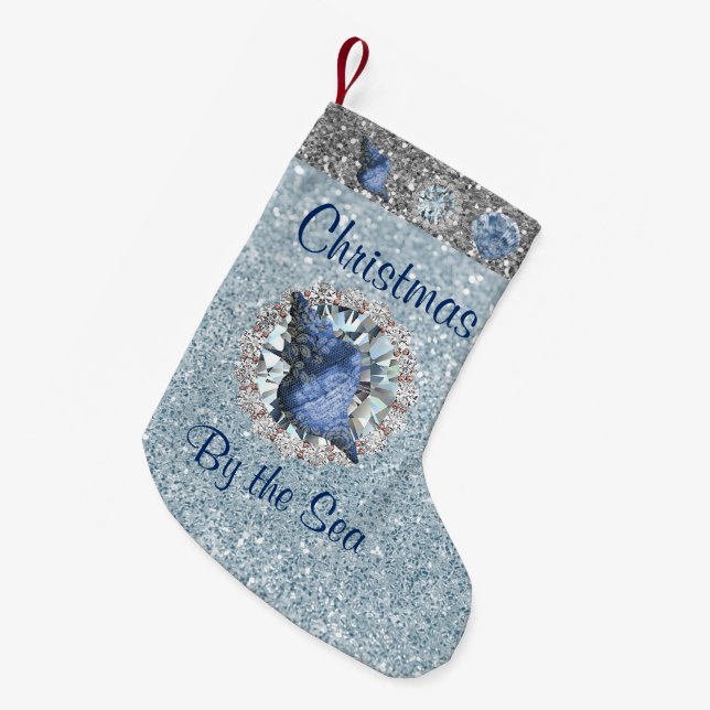 Blue Seashell Jewel Aquamarine Silver FauxGlitter Kleiner Weihnachtsstrumpf (Vorderansicht (hängend))