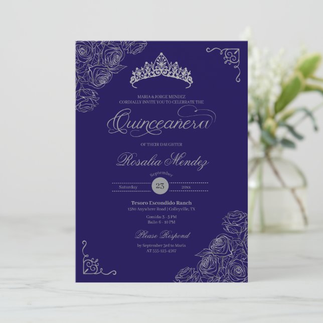 Blue & Silver Rose Elegante Quinceñera Einladung (Stehend Vorderseite)