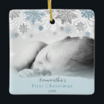Blue Silver Winter Snowflakes Personalisiert Baby Keramikornament<br><div class="desc">Feiern Sie das erste Weihnachtsfest des Babys mit diesem personalisierten, blauen und silbernen Schneeflocken. Dieser Schmuck ist vollständig anpassbar! Sie können den Text bearbeiten und Ihr eigenes Foto hinzufügen, indem Sie auf "Personalisieren Sie diese Vorlage" klicken. Dieses personalisierte Weihnachtsschmuck bietet ein individuelles Foto Ihres Babys und Platz für den Namen...</div>