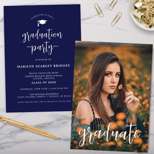 Blue Simple Modern Script Abschluss Einladung (dark blue simple script modern graduation invitation for grad party at high school or college level)