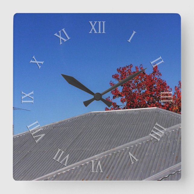 Blue Skies Tin Roof Wall Clock Quadratische Wanduhr (Vorderseite)