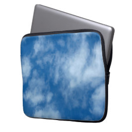 Blue Sky mit Wolken-Naturfotografie Laptopschutzhülle