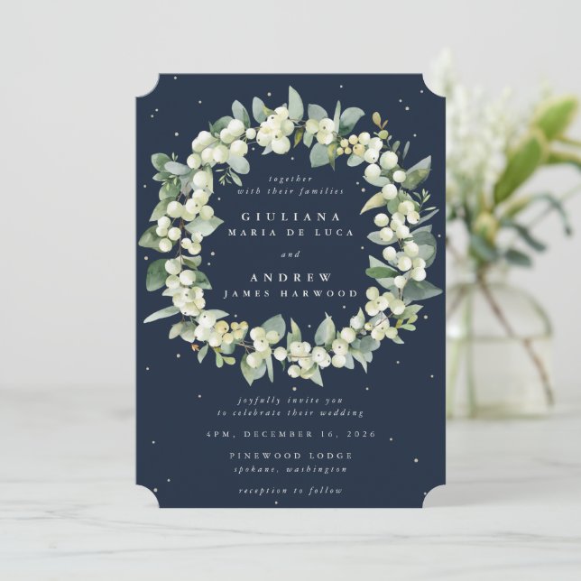 Blue Snowberry+Eucalyptus Wreath Wedding Einladung (Stehend Vorderseite)