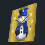 Blue Snowman on Gold Christmas Quadratische Wanduhr<br><div class="desc">Ein niedliches und buntes Weihnachtsmuster mit Schneemännern in blauen Samthut und Westen,  auf festlichem goldenen Hintergrund mit goldenen Sternen,  um eine stilvolle und skurrile Touch zu Ihren Weihnachtsdekorationen in diesem Jahr hinzuzufügen.</div>