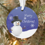 Blue Snowman Winter Scene Weihnachtsschmuck Ornament<br><div class="desc">Fügen Sie Ihrem Weihnachtsbaum eine skurrile Touch mit einem Blue Snowman Winter Scene Ornament hinzu. Im Ornament-Design präsentiert sich ein fröhlicher Schneemann in einer schneebedeckten winterlichen Szene mit einem königsblauen Hintergrund,  der mit passenden Farbschneeflocken geschmückt ist. Mit diesem Design sind auch zusätzliche Geschenk- und Urlaubsartikel erhältlich.</div>