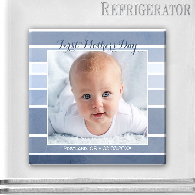 Blue Striped Baby Foto Magnet zum ersten Muttertag (Photo magnet featuring your own photo framed by a dusty blue striped design - nice for Mother's Day)
