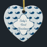 Blue Stripes und Whales Baby's First Christmas Cer Keramik Ornament<br><div class="desc">Vervollständigen Sie den Rücken unseres süßen,  herzförmigen,  nautischen Stil Baby's First Christmas Ornament mit Ihren wertvollen kleinen Details für einen wahren Genuss,  der für ein Leben geschätzt wird. Auf Vorder- und Rückseite ist ein blassblau gestreifter Hintergrund mit einem dunkelblauen Walmuster vorne.</div>