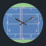 Blue Tennis Court Modern Tennis Player     Große Wanduhr<br><div class="desc">Personalized classic tennis court design in blue with classic, chic, preppy & elegant tennis rackets and green tennis balls. Simple, minimalist gift for your tennis coach or tennis team. Personalized Gift for a tennis player. Blue tennis court illustration. Trendy tennis players home decor. Trendy modern tennis player gifts. Cool retro...</div>