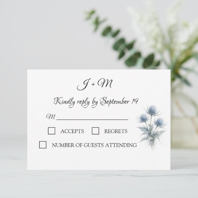 Blue Thistle Scottish Simple Wedding RSVP Karte (Stehend Vorderseite)