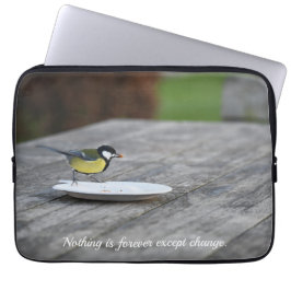 Blue Tit Fütternd Kuchenplatte mit Zitat Laptopschutzhülle