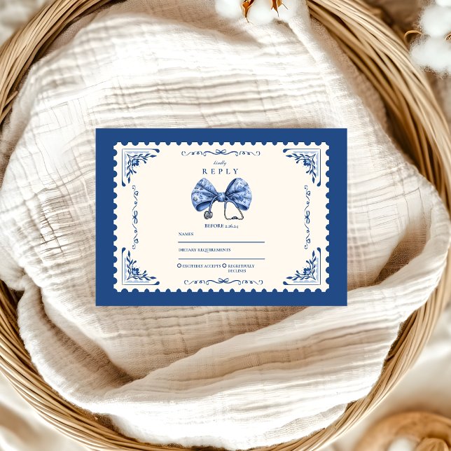 Blue Toile Bow Nursing School Graduate RSVP Karte (Von Creator hochgeladen)