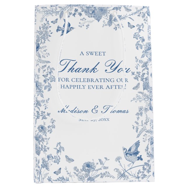 Blue Toile De Jouy Wedding Party - Favoriten Mittlere Geschenktüte (Vorderseite)