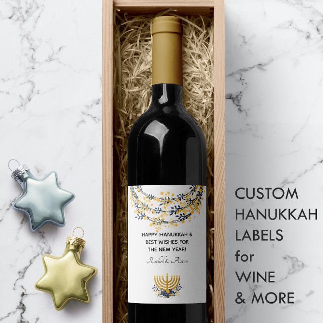 Blue und Gold Happy Hanukkah Weinetikett (Happy Hanukkah Navy & Gold Flowers Menorah Gray Wine Label
)