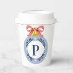 Blue Vintag Monogram Christmas Ornament Pappbecher<br><div class="desc">Dieses altmodische Weihnachtsschmuckdesign bringt all diese guten Nostalgie-Farben aus vergangenen Zeiten. Die Vorderseite dieses Bechers ist mit einem blauen,  bläulich geblasenen Glasdekor mit einem rosa Bogen versehen. Es gibt einen Platz in der Mitte des Ornaments für Sie,  um Ihren ersten Platz hinzuzufügen.</div>