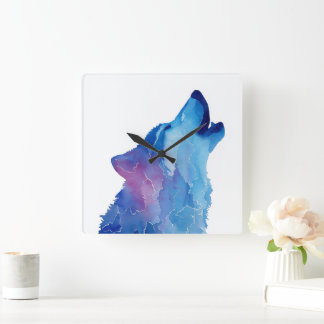 Blue watercolor wolf howling quadratische wanduhr