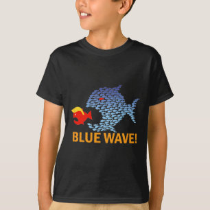 Blue Wave 2024 Lustig Großer Fisch frisst kleinen T-Shirt