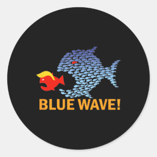 Blue Wave 2024 Lustige Große Fische fressen kleine Runder Aufkleber