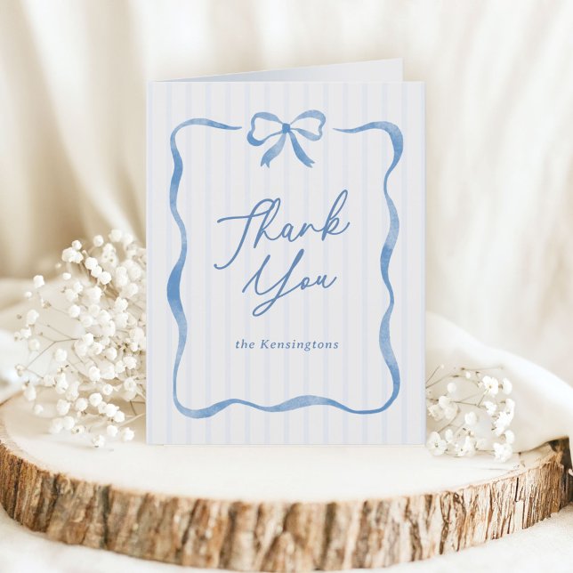 Blue Wavy Ribbon Bow Baby Dusche Dankeskarte (baby shower thank you card with blue painted bow and wavy ribbon)