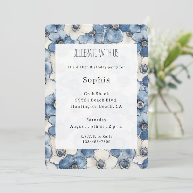 Blue White Denim Blume Geburtstag Einladung (Stehend Vorderseite)