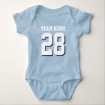 Blue White Football Jersey Sports Baby Romper Baby Strampler<br><div class="desc">Niedlicher Bodysuit für Kleinkinder. Mama und Liebe Sport. Es ist nur natürlich, dass das Baby auch sollte. Niedlicher Babybodyanzug in königsblau und weiß. Sie können den Namen und die Spielernummer auf der Vorder- und Rückseite des Trikots anpassen. Nicht nur für Fußballfans. Jeder Sportfans wird dieses Design schätzen. Baseball, Basketball, Fußball,...</div>