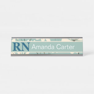 Blue White Modern Daisy Personalisiert Name RN Nur Schreibtischnamensplakette
