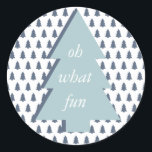 Blue White Oh What Fun Christmas Tree Muster Runder Aufkleber<br><div class="desc">Moderne Weihnachtsdesigns mit blauem Weihnachtsbaummuster und Text "Oh What Fun" auf blauem Weihnachtsbaum. Wenn Sie Hilfe oder passende Produkte benötigen,  kontaktieren Sie uns bitte über unseren Shop.</div>
