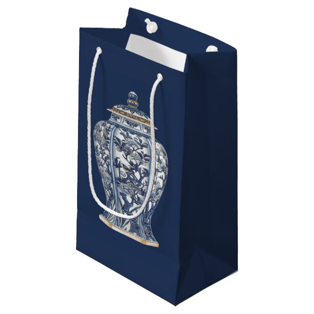 Blue & White Porcelain Vase von Vision Studio Kleine Geschenktüte (Vorderseite Schrägansicht)