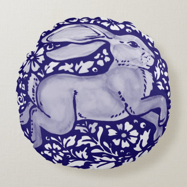 Blue & White Rabbit Dedham Delft Cotattcore Folk Rundes Kissen (Vorderseite)