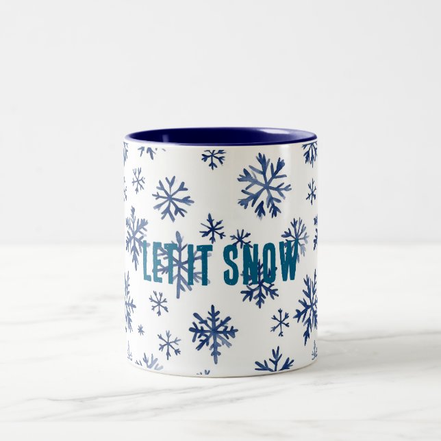 Blue White Snowflakes Christmas Zweifarbige Tasse (Mittel)