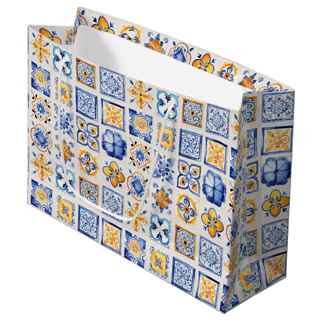 Blue White Yellow Tiles Pattern Summer Aesthetic  Große Geschenktüte (Vorderseite Schrägansicht)