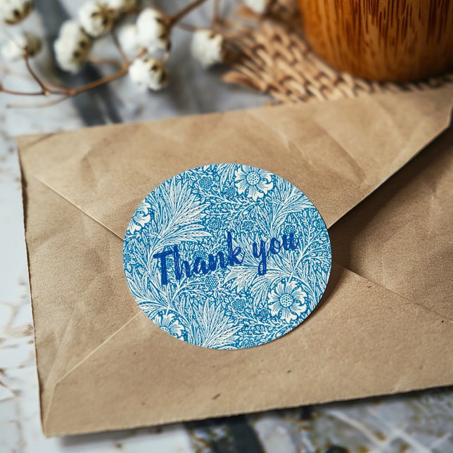 Blue William Morris Muster Vielen Dank für Ihren A Runder Aufkleber (Blue William Morris floral thank you sticker with handwritten script.)