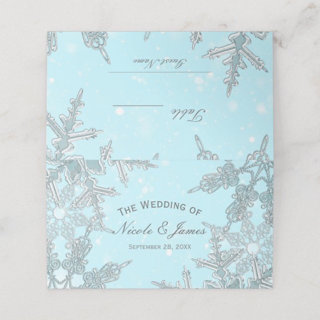Blue Winter Wonderland Snowflakes Hochzeitstisch Platzkarte (Außenseite Aufgefaltet)