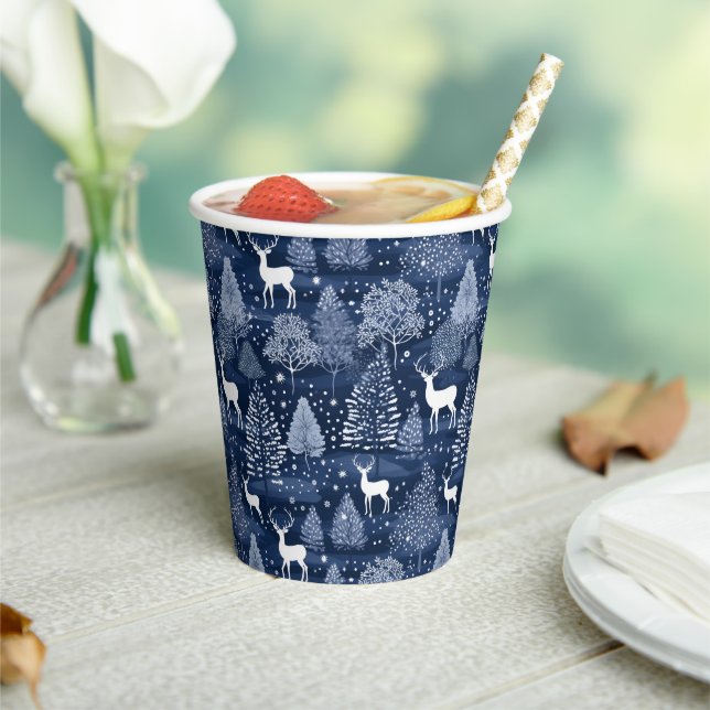 Blue Winter Woodland Christmas Reindeer Holiday Pappbecher (In Situ)
