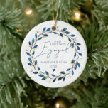 Blue Wreath First Christmas Verlobt Keramik Ornament<br><div class="desc">Blauer Kranich Erste Weihnachtsfeier Verlobte Keramik Ornament. Matching-Elemente verfügbar.</div>
